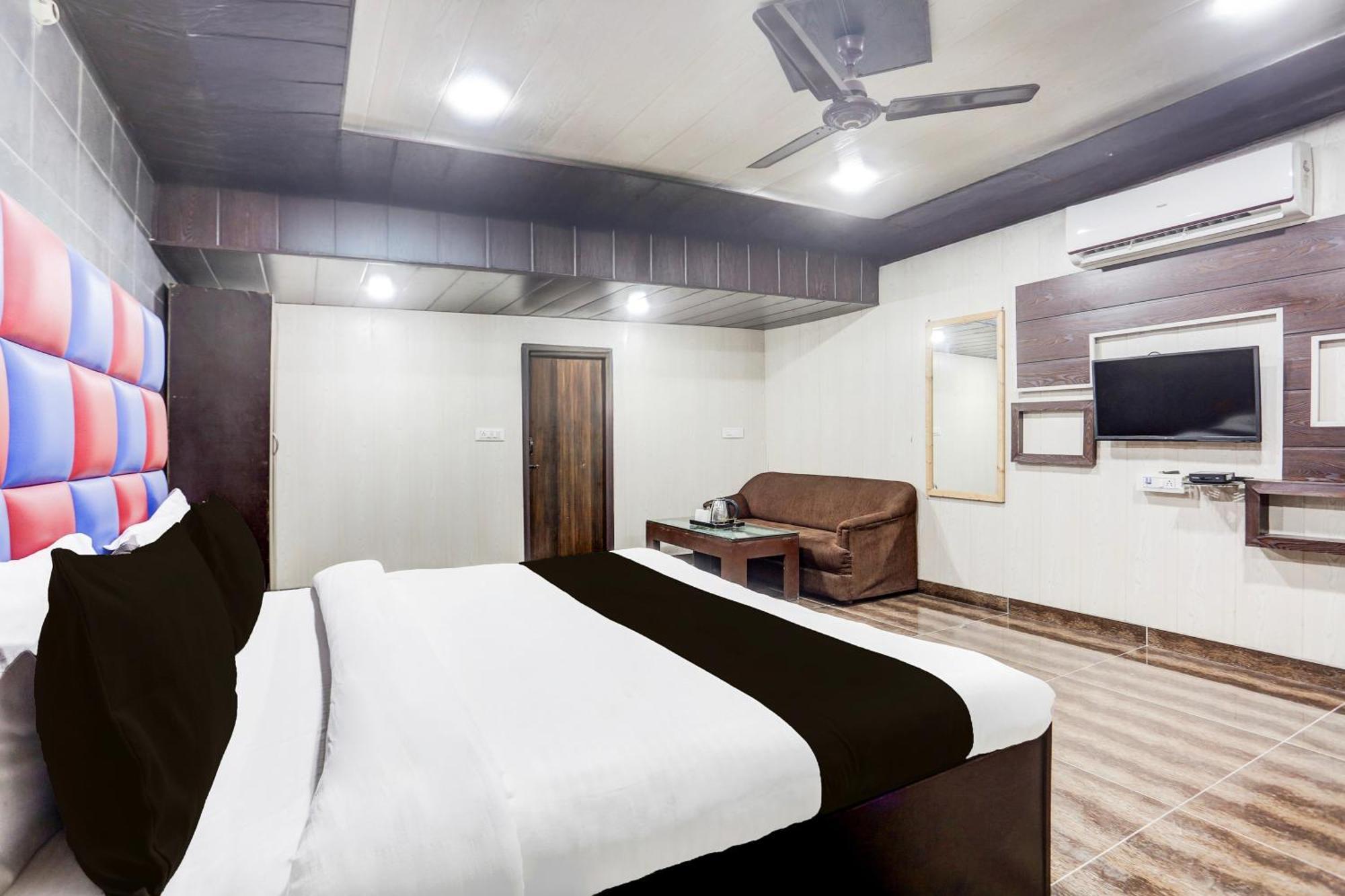 Super Townhouse Haibowal Chowk Ludhiana Luaran gambar