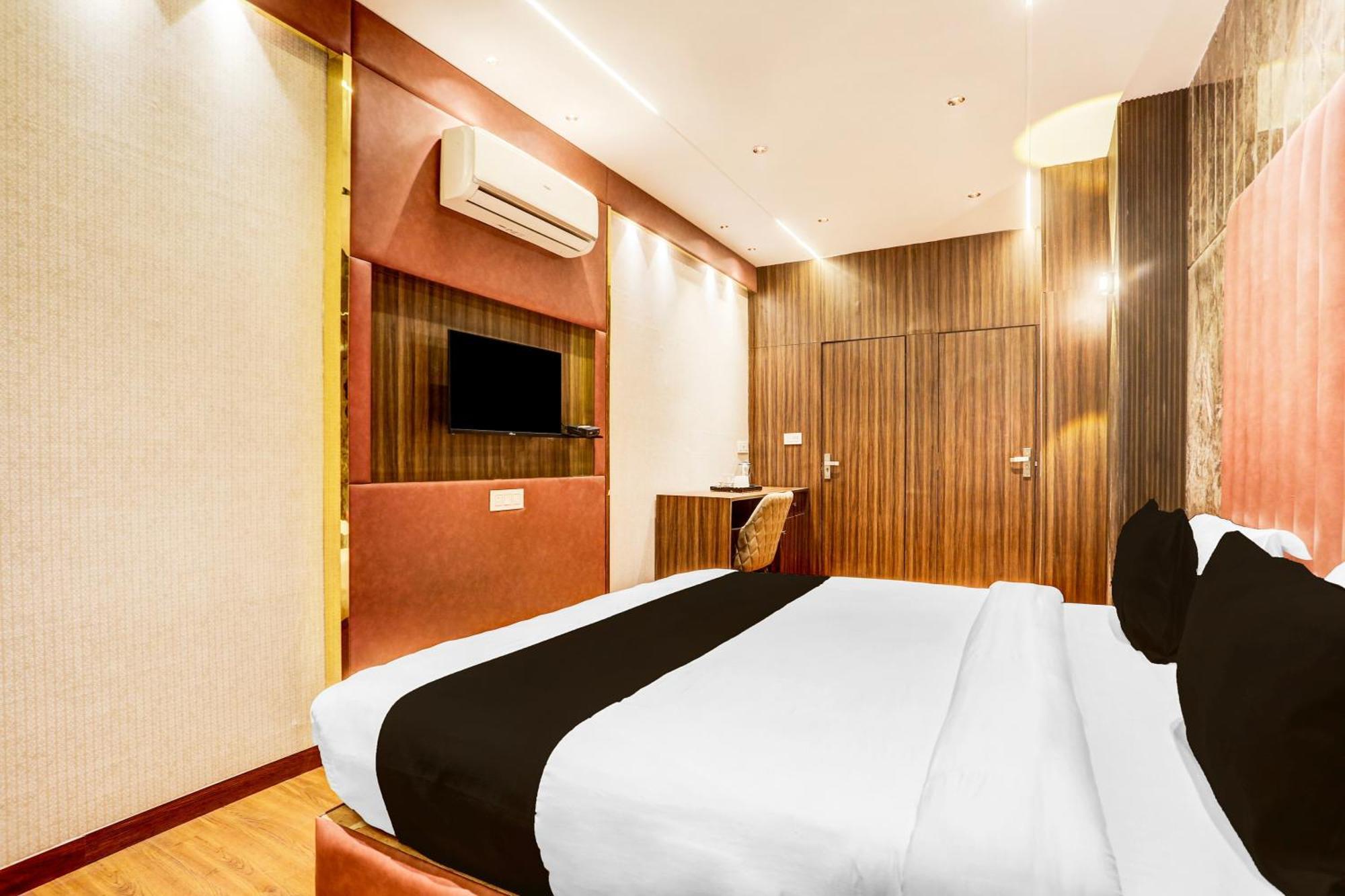 Super Townhouse Haibowal Chowk Ludhiana Luaran gambar