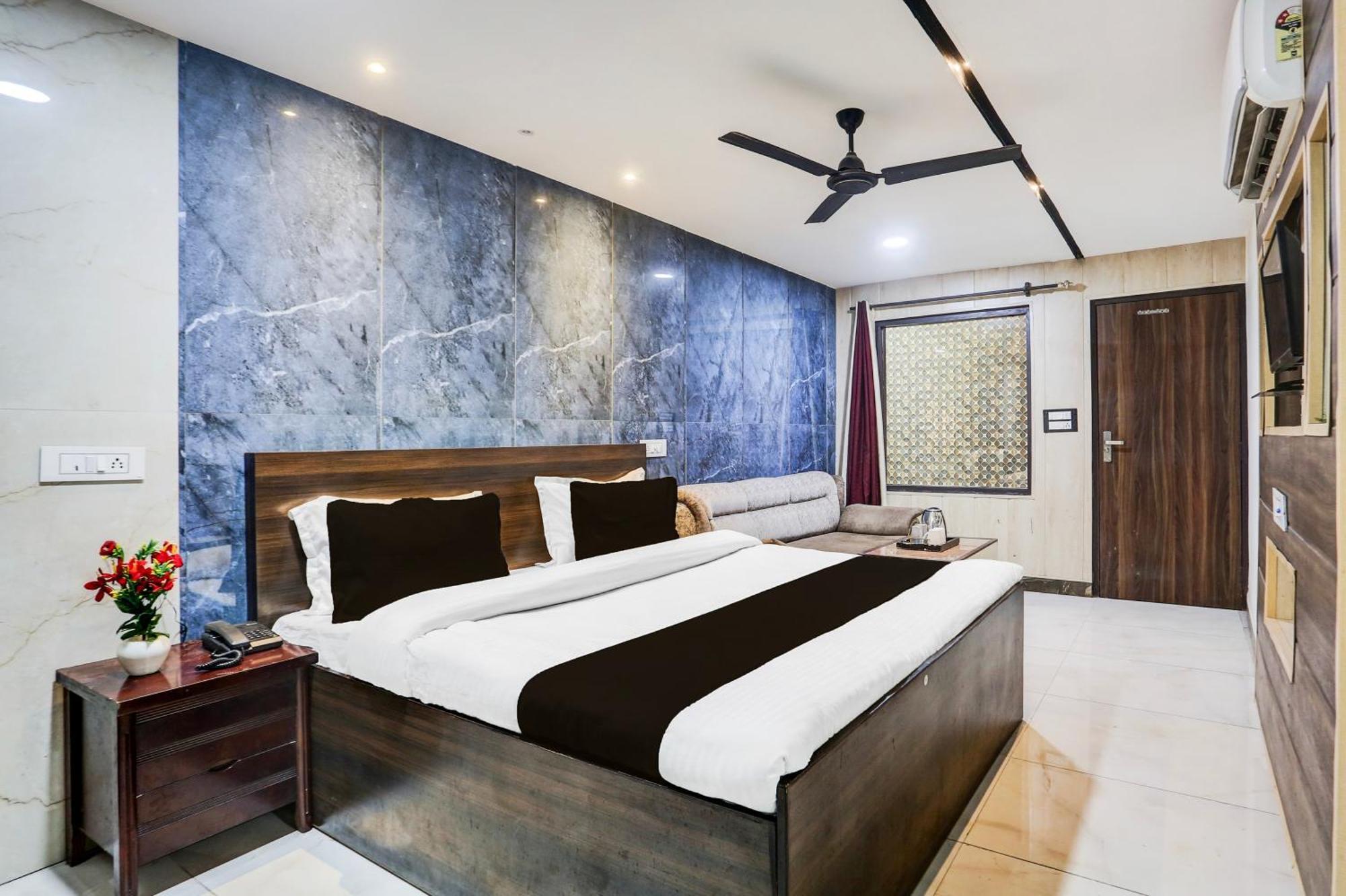 Super Townhouse Haibowal Chowk Ludhiana Luaran gambar