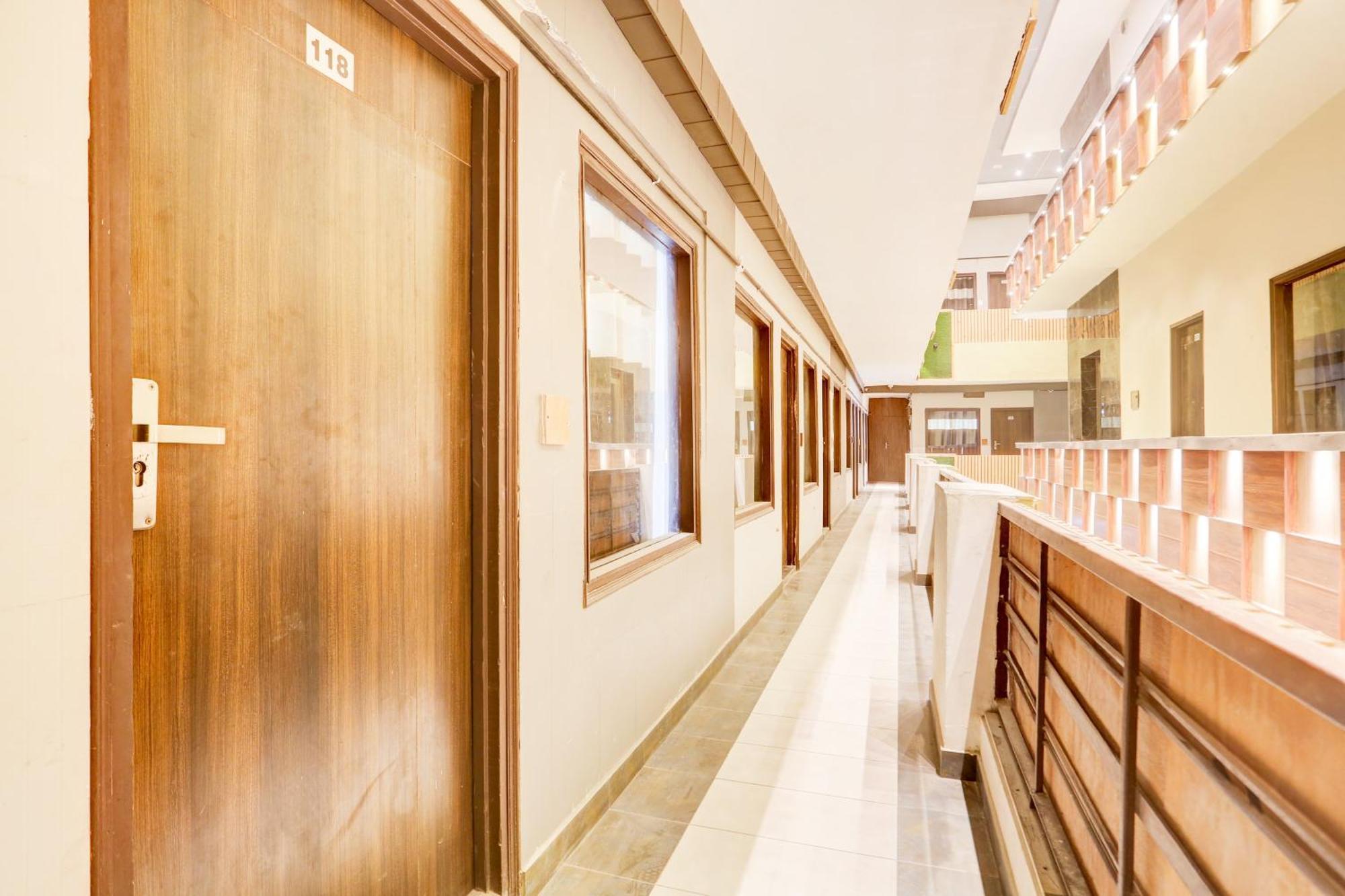Super Townhouse Haibowal Chowk Ludhiana Luaran gambar