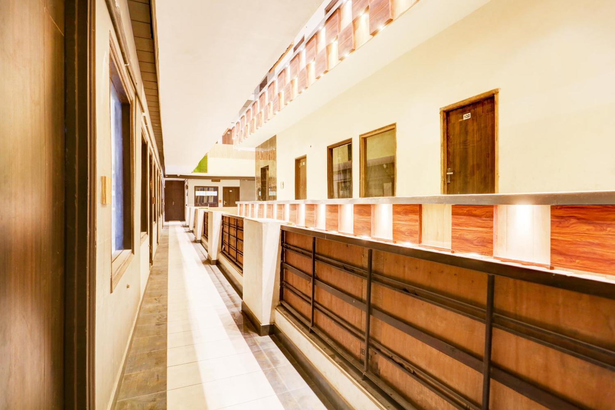 Super Townhouse Haibowal Chowk Ludhiana Luaran gambar